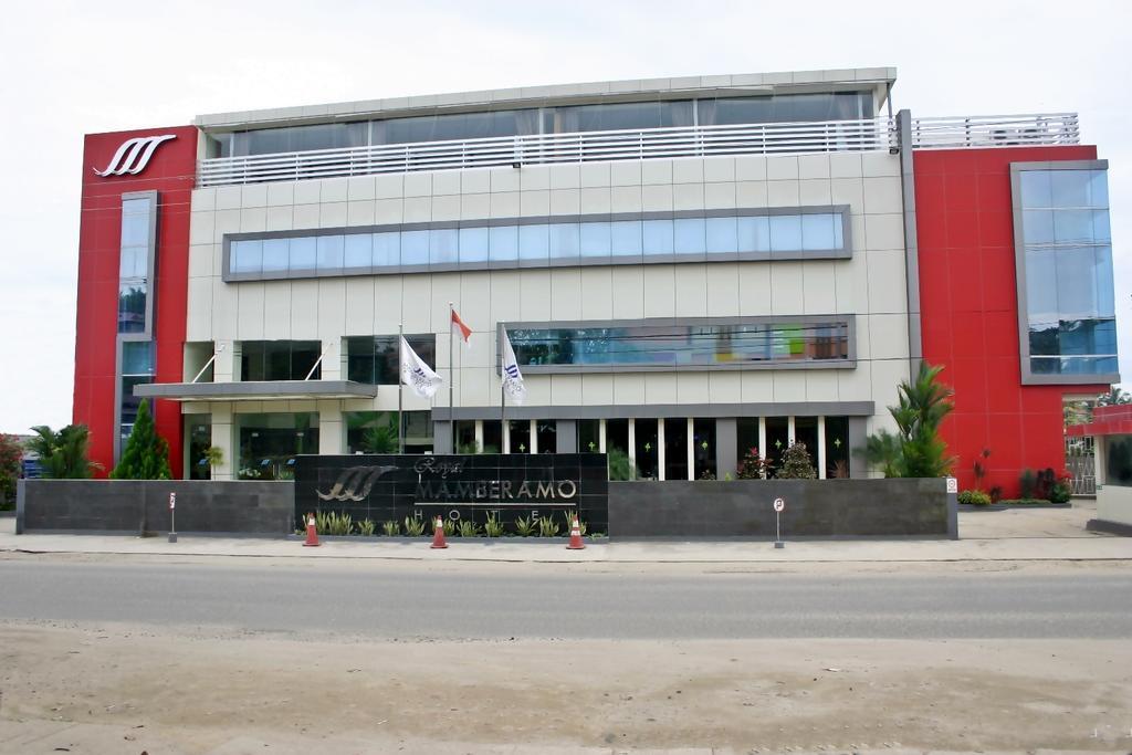 Royal Mamberamo Hotel Sorong Exterior foto