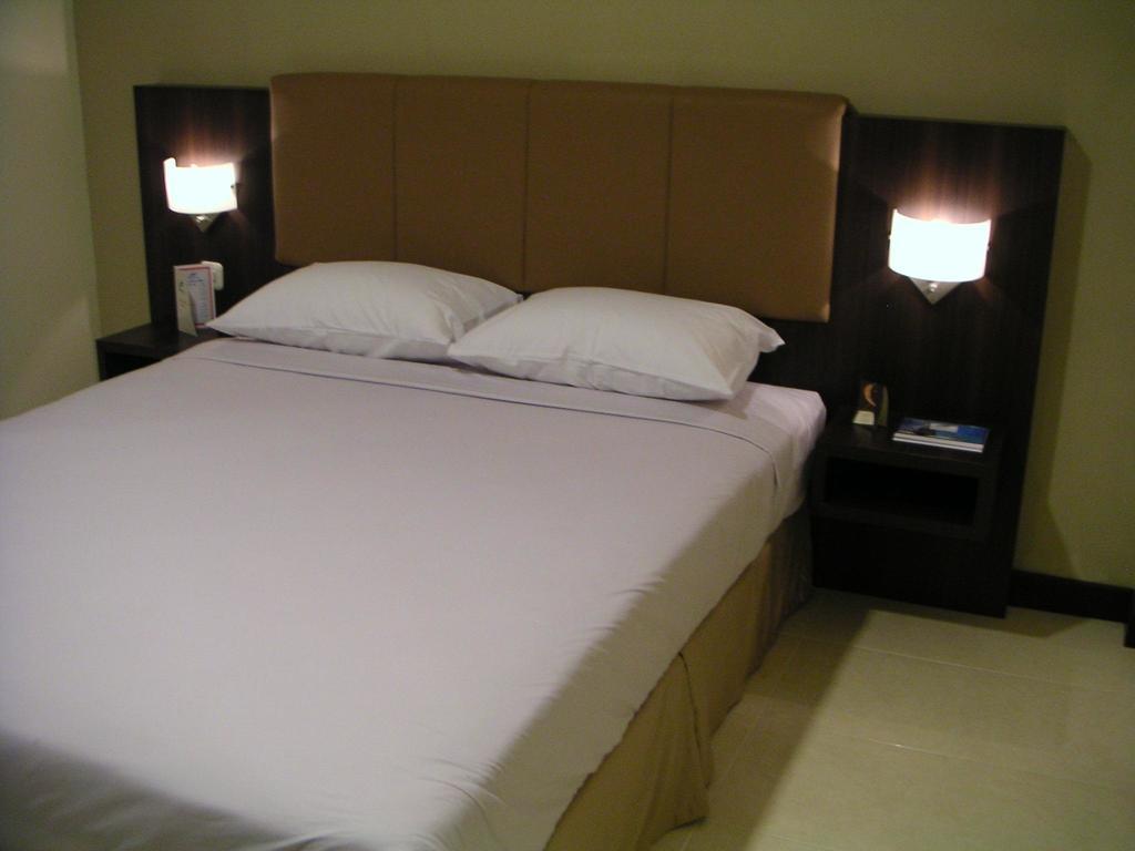 Royal Mamberamo Hotel Sorong Habitación foto