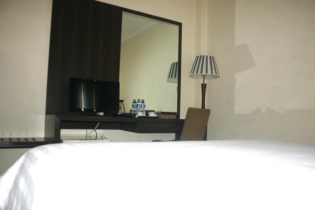 Royal Mamberamo Hotel Sorong Habitación foto