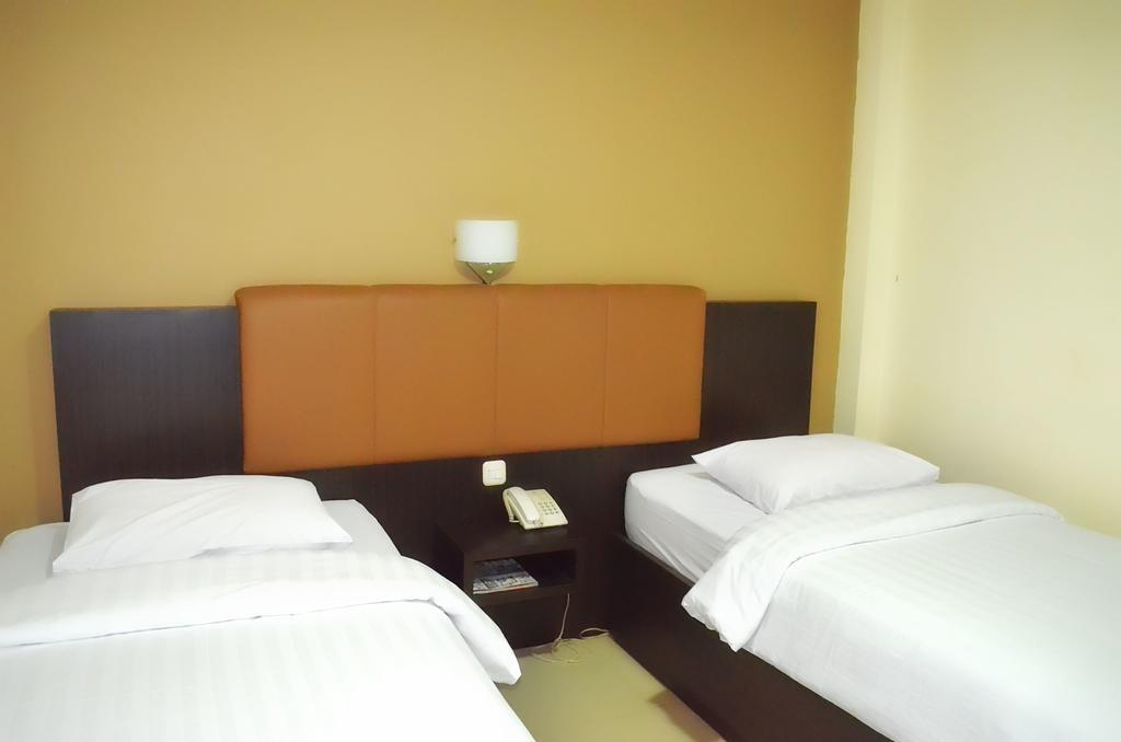 Royal Mamberamo Hotel Sorong Exterior foto