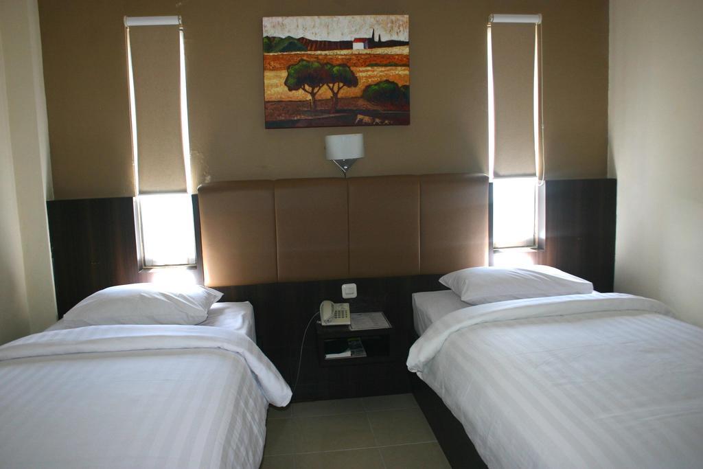Royal Mamberamo Hotel Sorong Habitación foto