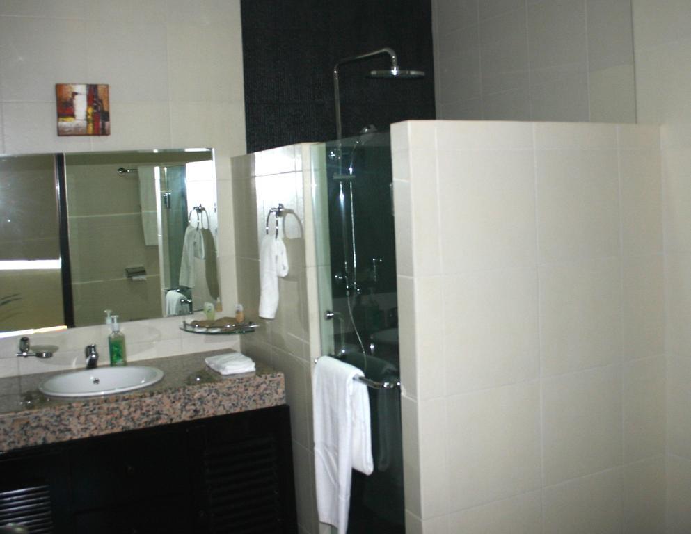 Royal Mamberamo Hotel Sorong Habitación foto