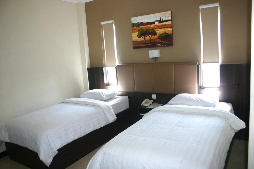Royal Mamberamo Hotel Sorong Habitación foto