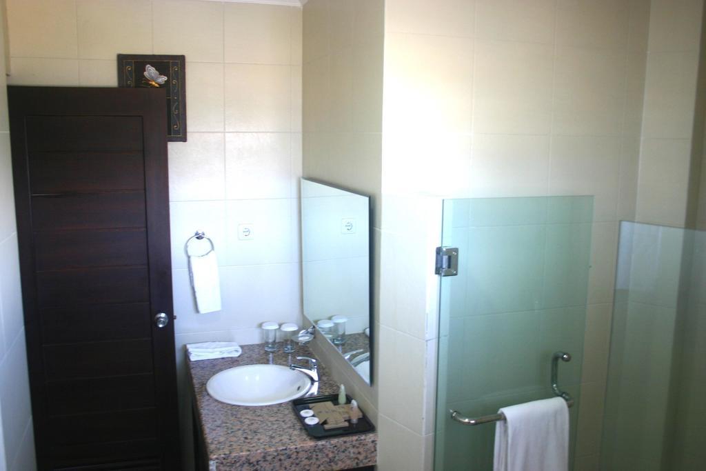 Royal Mamberamo Hotel Sorong Habitación foto